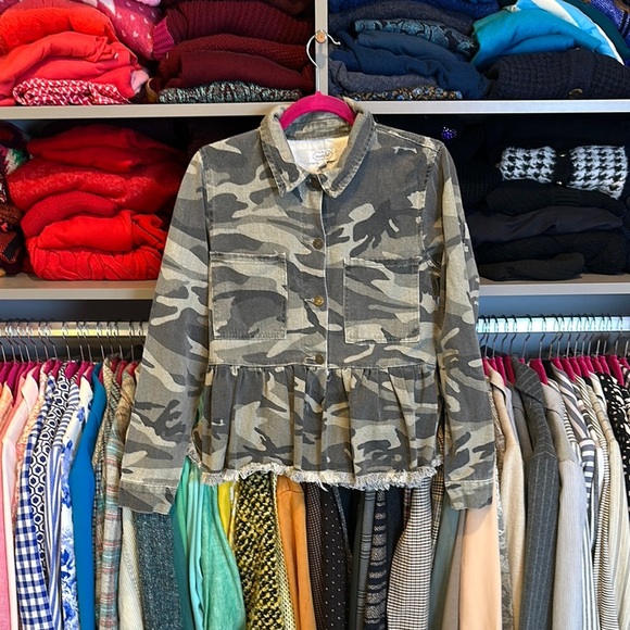 Mud Pie olive camouflaged long sleeve button front light jacket size S - Picture 1 of 3